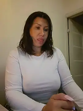 Snapshot of ROXOLANAA_SEXY chatting on June 25, 9:09 pm ROXOLANAA SEXY online show from June 25, 9:09 pm