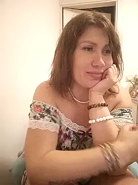 Snapshot of ROXOLANAA_SEXY chatting on October 18, 12:01 am ROXOLANAA SEXY online show from October 18, 12:01 am