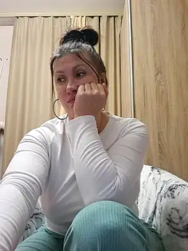 Snapshot of ROXOLANAA_SEXY chatting on January 31, 7:23 pm ROXOLANAA SEXY online show from January 31, 7:23 pm