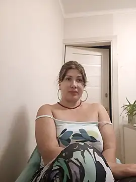 Snapshot of ROXOLANAA_SEXY chatting on October 10, 9:48 pm ROXOLANAA SEXY online show from October 10, 9:48 pm