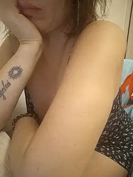 Snapshot of ROXOLANAA_SEXY chatting on September 23, 9:55 pm ROXOLANAA SEXY online show from September 23, 9:55 pm