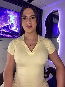 Snapshot of Naughtysofiaa chatting on July 16, 12:40 am Naughtysofiaa online show from July 16, 12:40 am