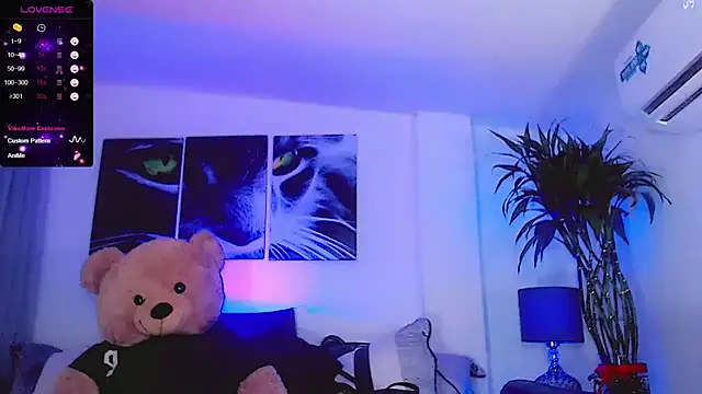 Snapshot of Sophiesweet5 chatting on February 5, 4:14 pm Sophiesweet5 online show from February 5, 4:14 pm