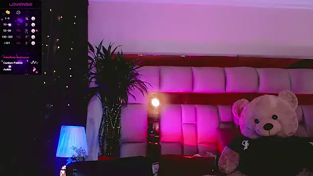 Snapshot of Sophiesweet5 chatting on February 18, 9:55 pm Sophiesweet5 online show from February 18, 9:55 pm