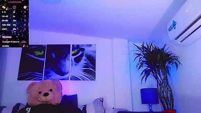 Snapshot of Sophiesweet5 chatting on February 2, 12:53 am Sophiesweet5 online show from February 2, 12:53 am