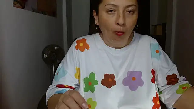 Victoriaevans1 online show from February 28, 2:11 am