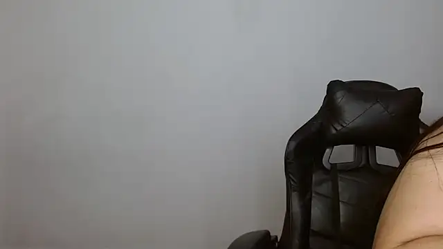 Victoriaevans1 online show from April 16, 5:25 pm