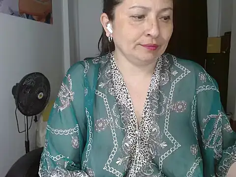 Victoriaevans1 online show from February 6, 6:37 pm