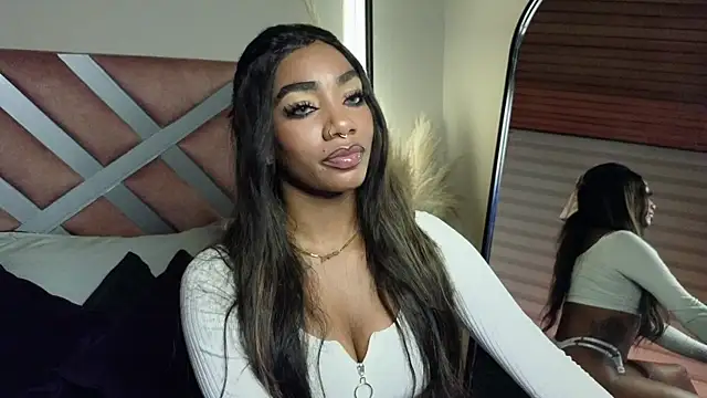 Snapshot of emely_brandon chatting on February 8, 11:24 pm emely brandon online show from February 8, 11:24 pm