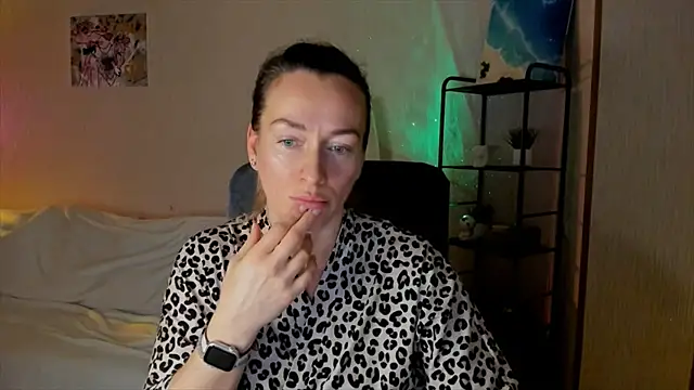 Snapshot of RebeccaMartinez chatting on November 28, 12:27 pm RebeccaMartinez online show from November 28, 12:27 pm