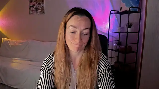 Snapshot of RebeccaMartinez chatting on December 14, 8:09 am RebeccaMartinez online show from December 14, 8:09 am