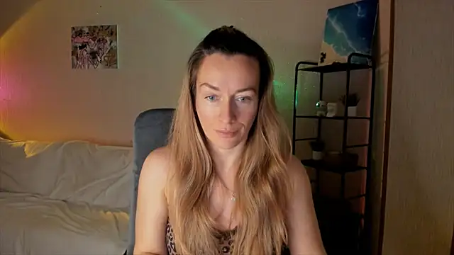 Snapshot of RebeccaMartinez chatting on November 22, 8:02 am RebeccaMartinez online show from November 22, 8:02 am