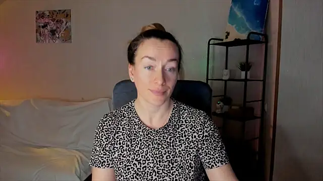 Snapshot of RebeccaMartinez chatting on December 1, 7:31 am RebeccaMartinez online show from December 1, 7:31 am