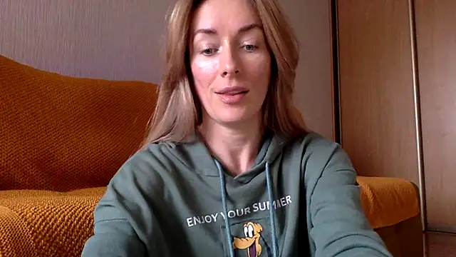 Snapshot of RebeccaMartinez chatting on March 18, 11:44 am RebeccaMartinez online show from March 18, 11:44 am
