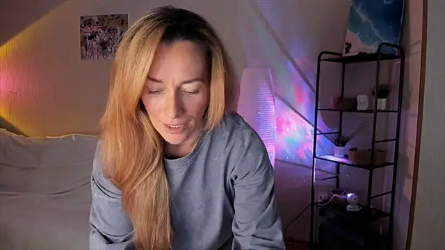 Snapshot of RebeccaMartinez chatting on October 25, 10:03 am RebeccaMartinez online show from October 25, 10:03 am