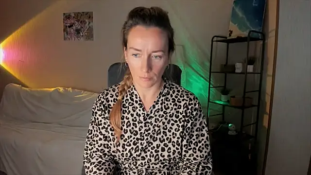 Snapshot of RebeccaMartinez chatting on October 24, 9:30 am RebeccaMartinez online show from October 24, 9:30 am