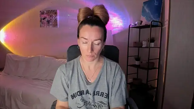 Snapshot of RebeccaMartinez chatting on November 8, 10:52 am RebeccaMartinez online show from November 8, 10:52 am