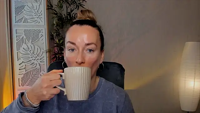 RebeccaMartinez online show from February 23, 6:25 am