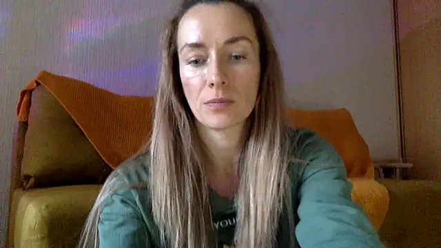 Snapshot of RebeccaMartinez chatting on March 17, 1:18 pm RebeccaMartinez online show from March 17, 1:18 pm