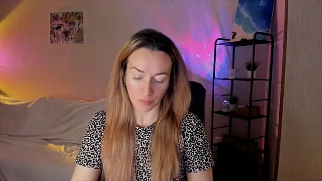 Snapshot of RebeccaMartinez chatting on December 4, 7:40 am RebeccaMartinez online show from December 4, 7:40 am