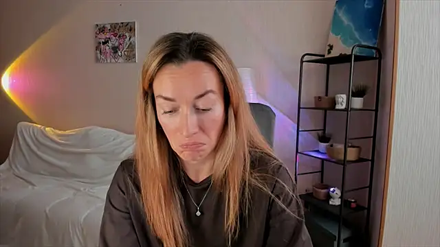 Snapshot of RebeccaMartinez chatting on October 31, 8:00 am RebeccaMartinez online show from October 31, 8:00 am