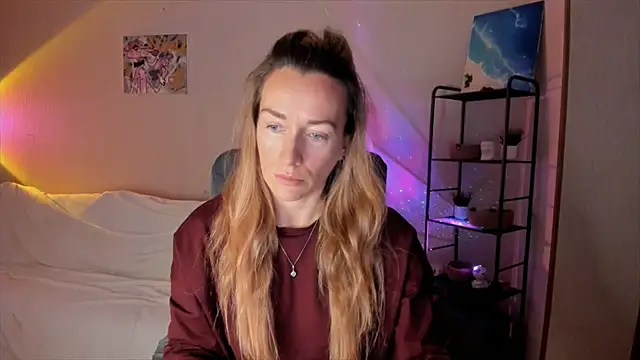 Snapshot of RebeccaMartinez chatting on October 28, 11:42 am RebeccaMartinez online show from October 28, 11:42 am