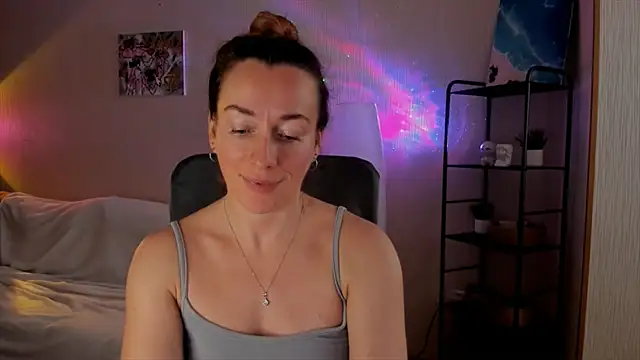 Snapshot of RebeccaMartinez chatting on November 20, 6:03 am RebeccaMartinez online show from November 20, 6:03 am