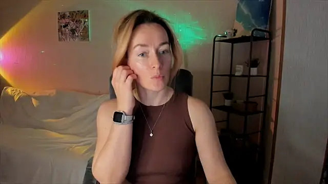 Snapshot of RebeccaMartinez chatting on November 13, 8:29 am RebeccaMartinez online show from November 13, 8:29 am