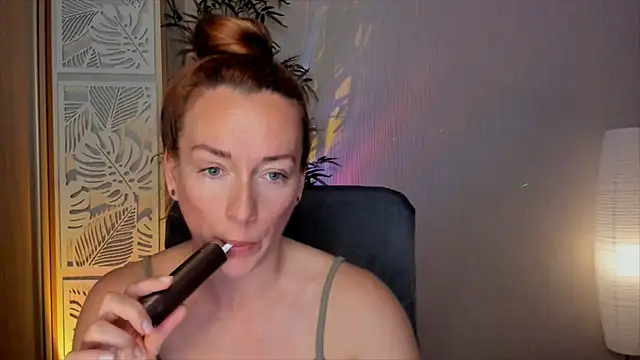 Snapshot of RebeccaMartinez chatting on June 12, 5:38 am RebeccaMartinez online show from June 12, 5:38 am