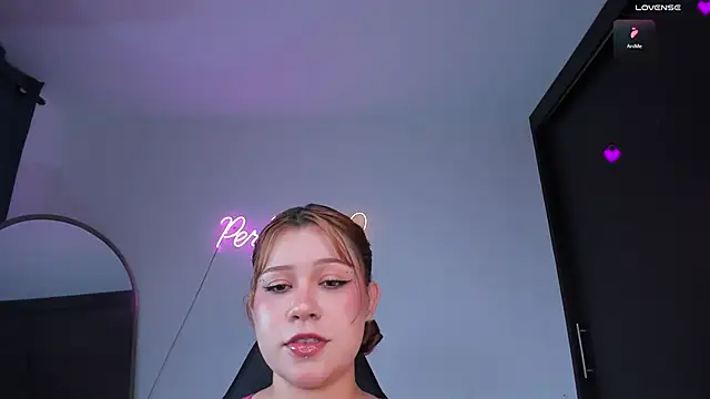 daniela hornny online show from March 4, 5:48 am