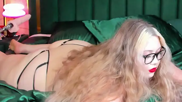 rosal1a online show from April 6, 11:28 pm