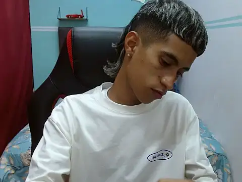Angelstripboy online show from March 5, 5:15 am