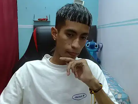 Angelstripboy online show from March 6, 11:44 pm