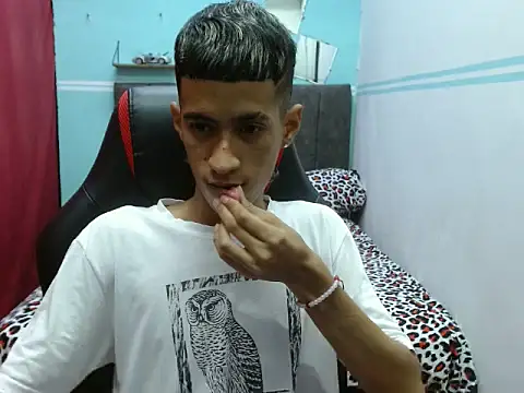 Angelstripboy online show from October 8, 10:10 pm