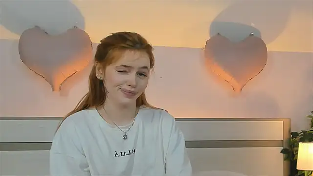 Snapshot of Phoenix_Margo chatting on February 20, 3:47 am Phoenix Margo online show from February 20, 3:47 am