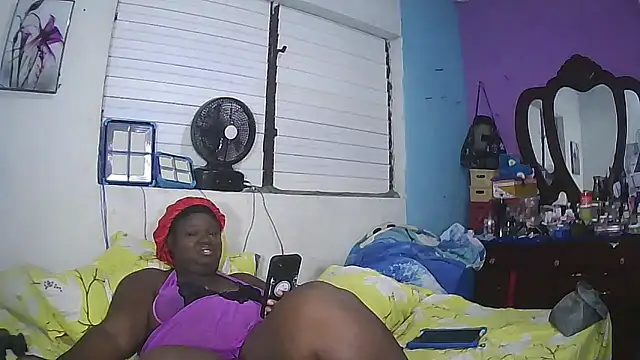 Snapshot of SherBunnyBoo87 chatting on November 30, 12:00 am SherBunnyBoo87 online show from November 30, 12:00 am