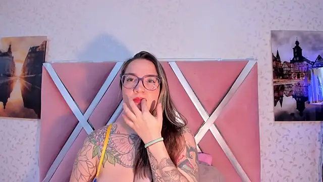 Snapshot of DEVA_BLUE_ chatting on May 19, 1:43 am DEVA BLUE online show from May 19, 1:43 am