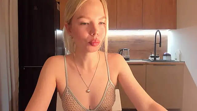 Olivia Bells online show from March 15, 9:05 pm