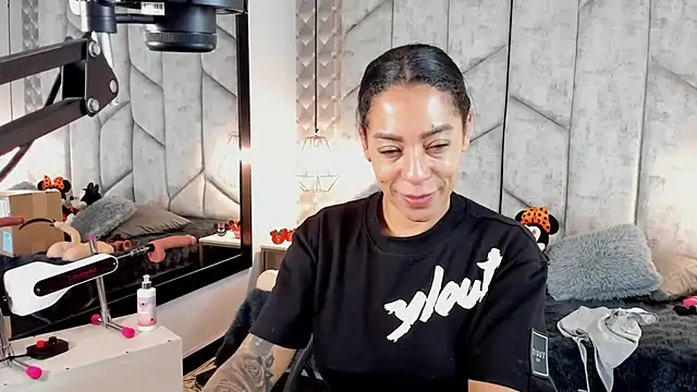 NiicolleMiller online show from October 17, 12:29 pm