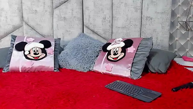 Snapshot of NiicolleMiller chatting on November 28, 9:42 am NiicolleMiller online show from November 28, 9:42 am