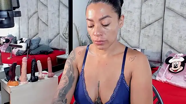 Snapshot of NiicolleMiller chatting on November 21, 11:20 am NiicolleMiller online show from November 21, 11:20 am