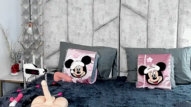 Snapshot of NiicolleMiller chatting on November 14, 12:14 am NiicolleMiller online show from November 14, 12:14 am