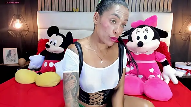 NiicolleMiller online show from March 18, 5:12 am