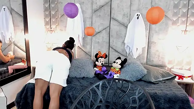 Snapshot of NiicolleMiller chatting on October 20, 12:17 pm NiicolleMiller online show from October 20, 12:17 pm