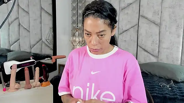 Snapshot of NiicolleMiller chatting on November 10, 11:37 am NiicolleMiller online show from November 10, 11:37 am