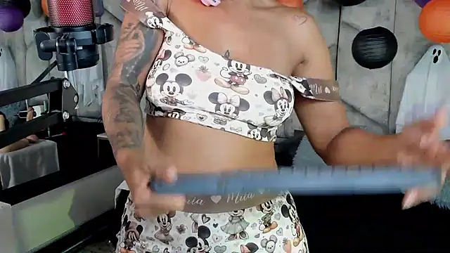 Snapshot of NiicolleMiller chatting on October 27, 11:27 pm NiicolleMiller online show from October 27, 11:27 pm