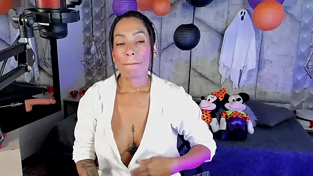 Snapshot of NiicolleMiller chatting on October 24, 12:31 am NiicolleMiller online show from October 24, 12:31 am