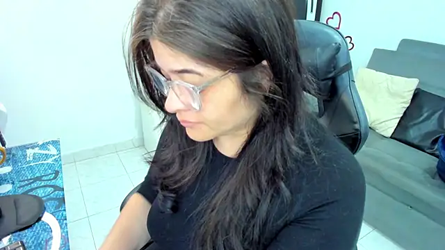 BellaFlaming online show from February 28, 9:58 am