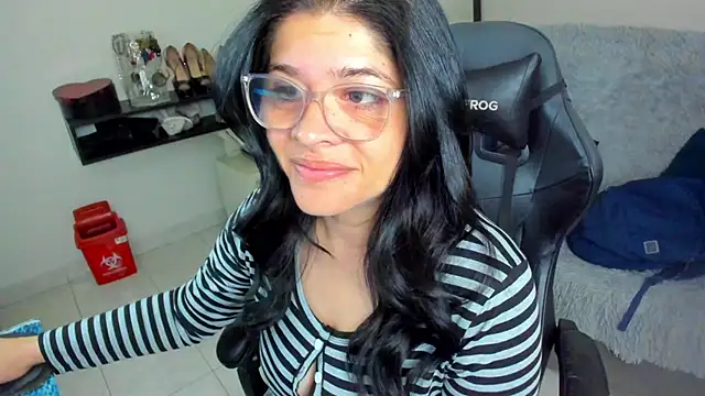 BellaFlaming online show from March 17, 10:40 am