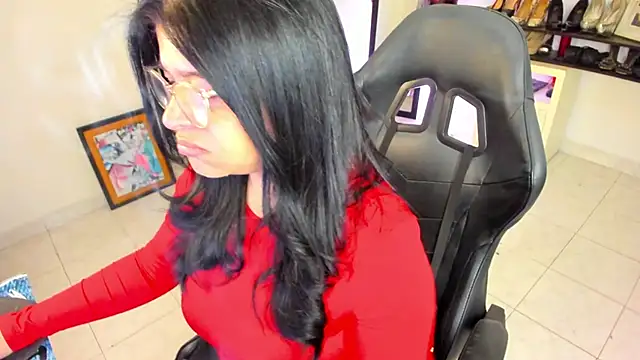 BellaFlaming online show from April 10, 10:55 am